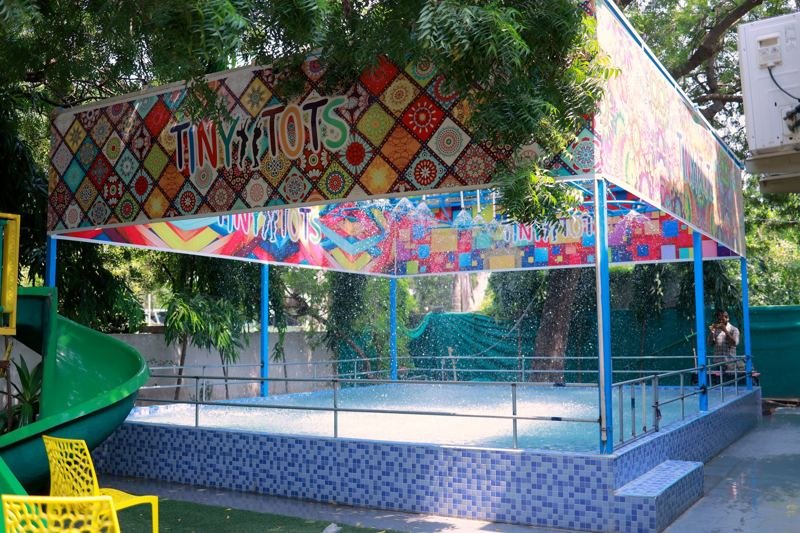 Splash pool